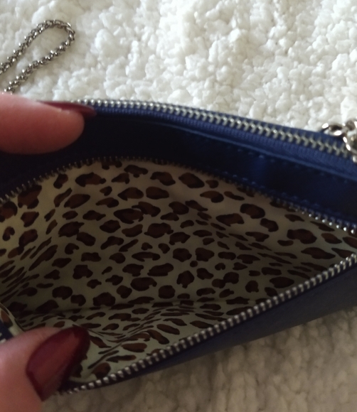 LAST CHANCESorial New York Purse - Picture 4 of 7